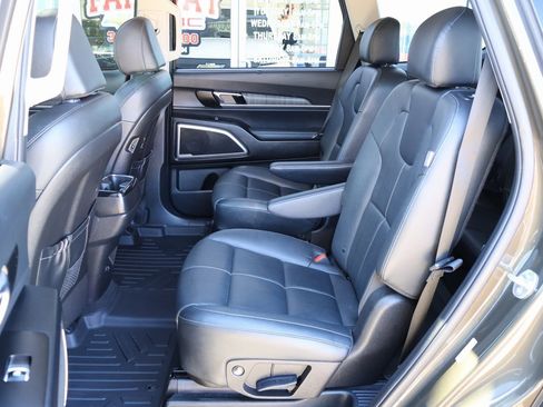 Used 2023 Kia Telluride EX w/ EX Captain's Chair Package image 30