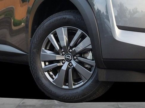 Certified 2025 Nissan Pathfinder SV w/ SV Premium Package FWD image 3