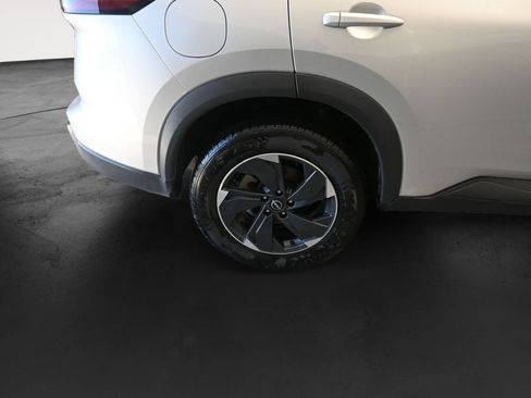 Used 2024 Nissan Rogue SV AWD/4WD image 25