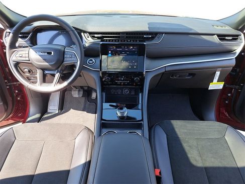 New 2025 Jeep Grand Cherokee L Altitude image 9