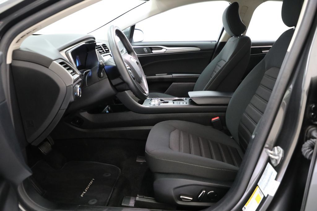 Used 2019 Ford Fusion SE FWD image 14