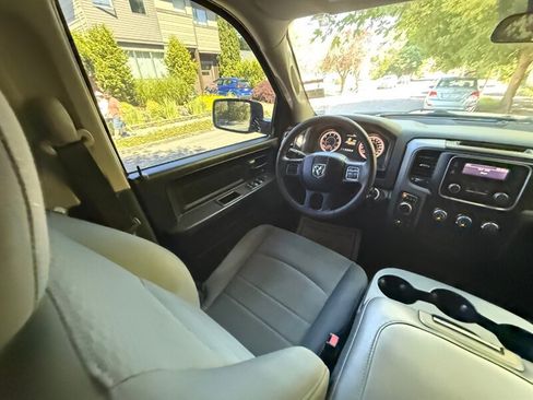 Used 2018 RAM 1500 ST AWD/4WD image 19
