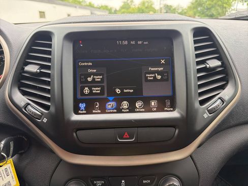 Used 2015 Jeep Cherokee Latitude w/ Cold Weather Group AWD/4WD image 14