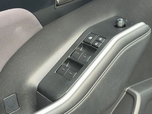 Used 2025 Toyota Highlander LE FWD image 22