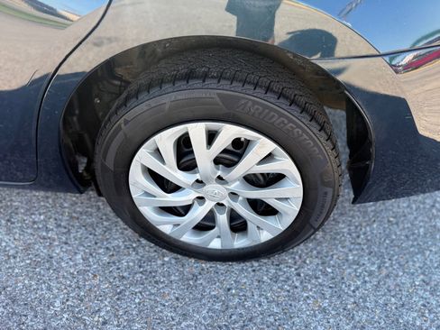 Used 2018 Toyota Corolla LE image 24