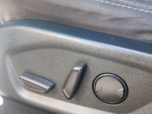 Used 2019 Ford Explorer XLT image 20