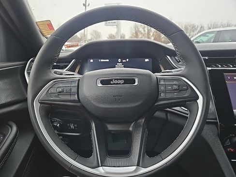 Used 2024 Jeep Grand Cherokee Altitude image 38