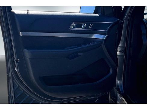 Used 2019 Ford Explorer XLT w/ Equipment Group 202A AWD/4WD image 20