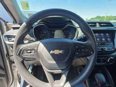 Used 2023 Chevrolet TrailBlazer LT w/ Convenience Package AWD/4WD image 12