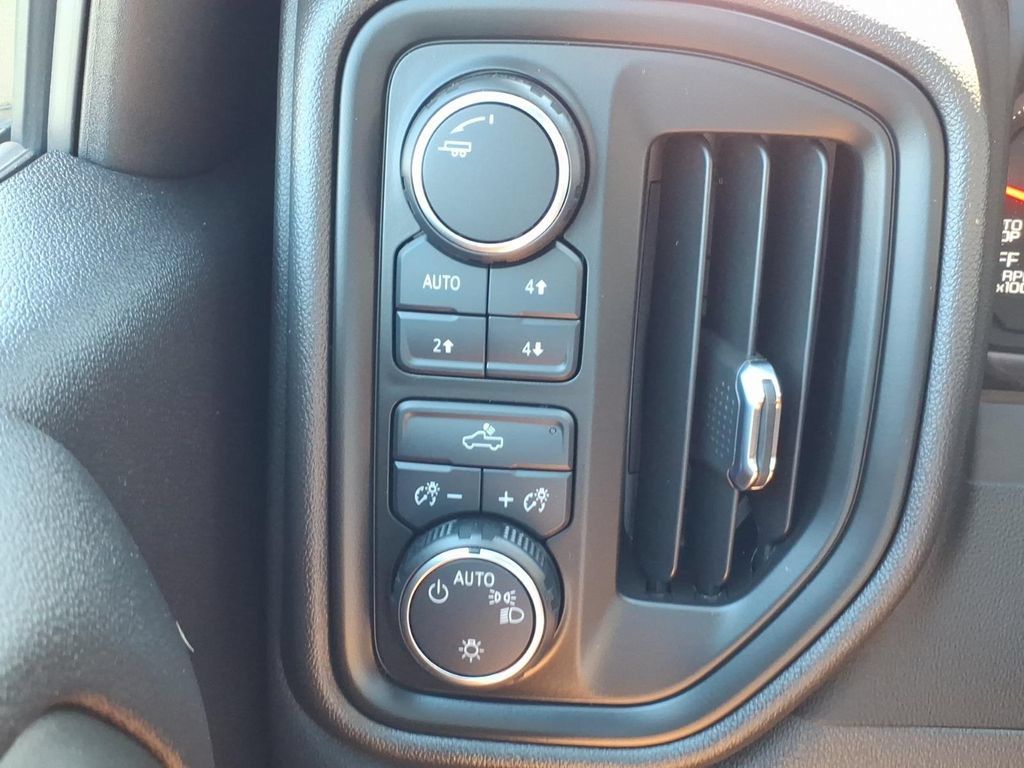 Used 2024 Chevrolet Silverado 1500 Custom Trail Boss w/ Turbomax Blackout Package AWD/4WD image 6