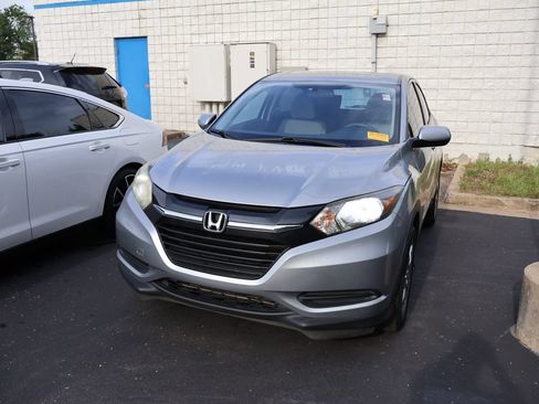 Used 2018 Honda HR-V LX image 3