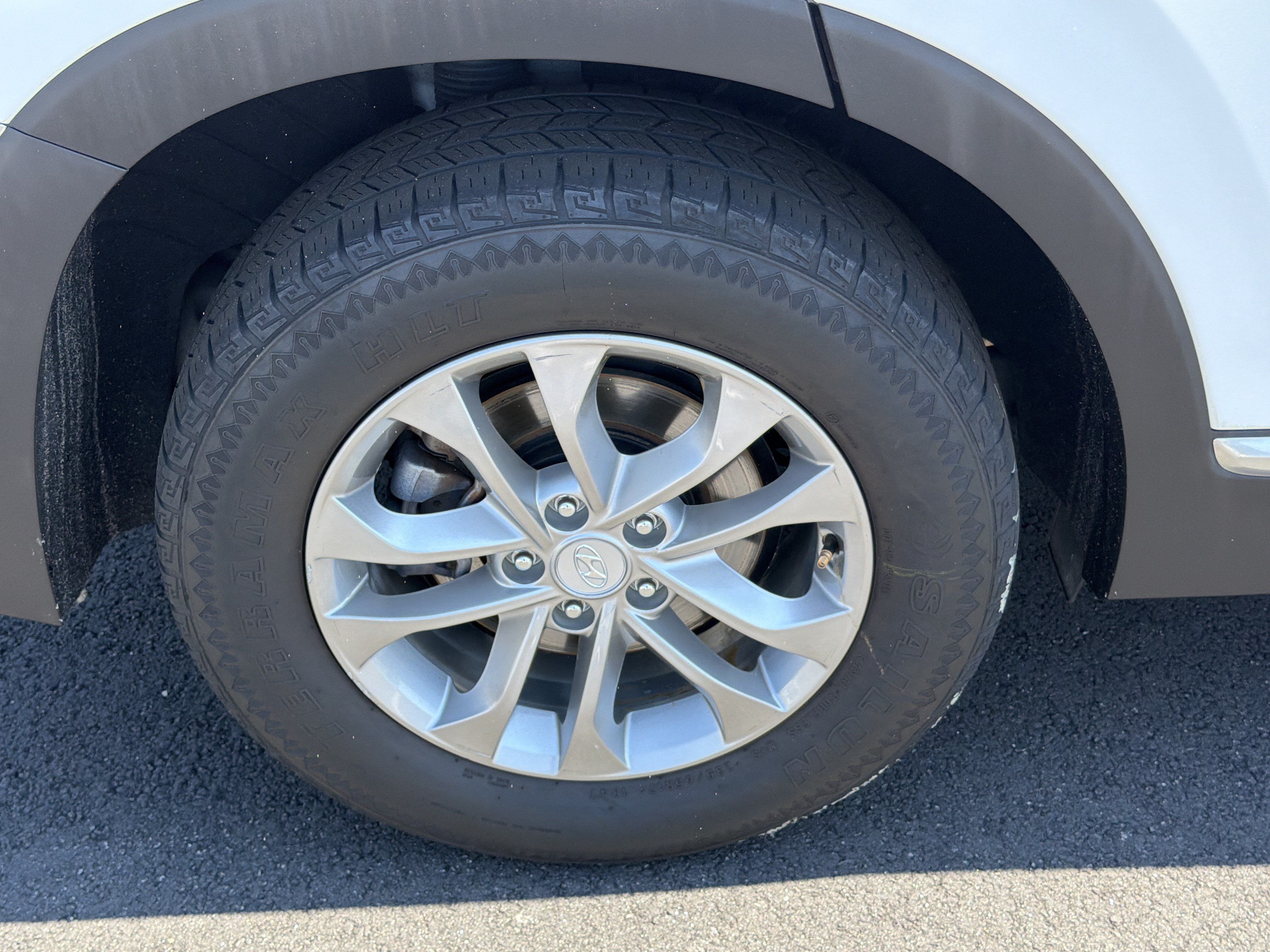 Used 2020 Hyundai Santa Fe SE FWD image 17