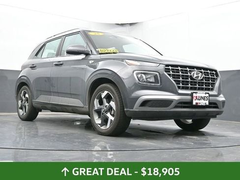 Used 2025 Hyundai Venue SEL image 24
