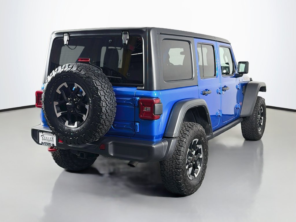 Used 2025 Jeep Wrangler Unlimited Rubicon w/ Convenience Group AWD/4WD image 7