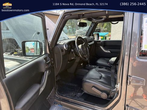 Used 2018 Jeep Wrangler Unlimited Sahara w/ Connectivity Group image 11