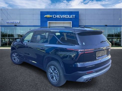 Used 2024 Chevrolet Traverse LT FWD image 2
