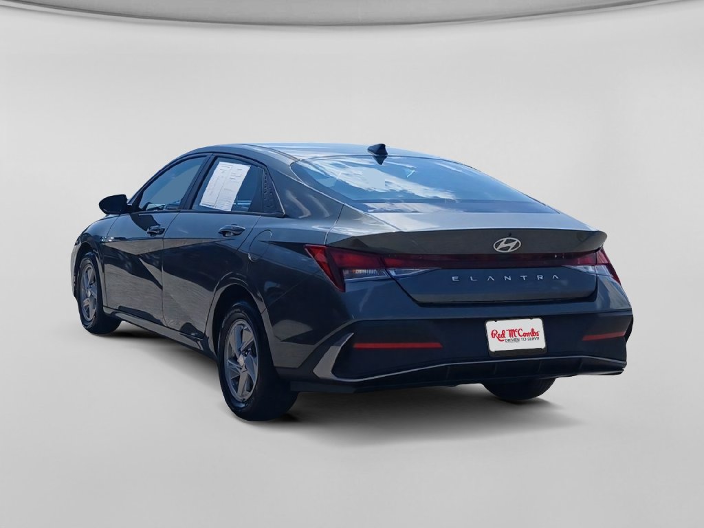 Used 2024 Hyundai Elantra SE FWD image 3