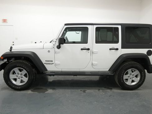 Used 2015 Jeep Wrangler Unlimited Sport w/ Quick Order Package 24S AWD/4WD image 4