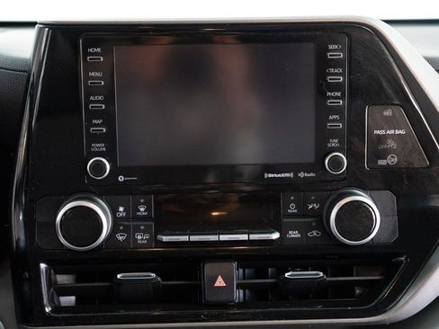 Used 2021 Toyota Highlander LE image 23