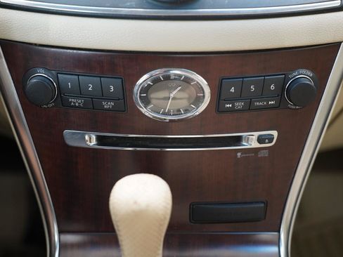 Used 2010 INFINITI M35 w/ Technology Pkg RWD image 22