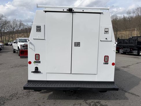 Used 2018 Ford E-350 and Econoline 350 Super Duty w/ Power Windows & Locks Group image 4