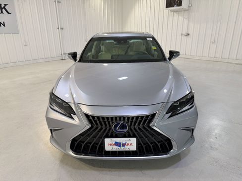 Used 2022 Lexus ES 300h Ultra Luxury image 32
