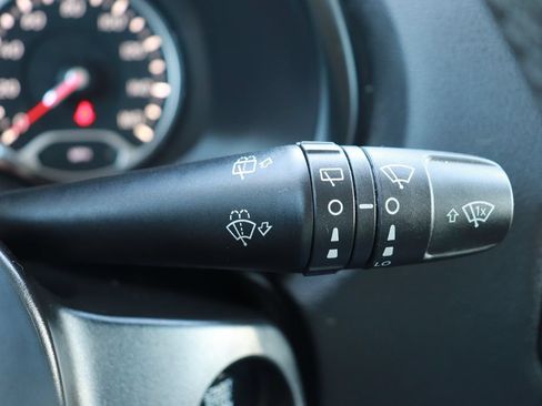 Used 2021 Jeep Renegade Latitude FWD image 21