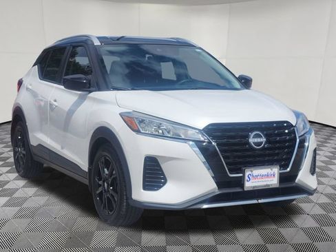 Used 2023 Nissan Kicks SV w/ Interior Electronics Package FWD image 3