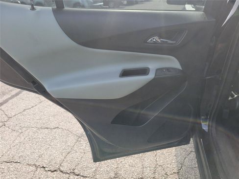 Used 2018 Chevrolet Equinox LS FWD image 16