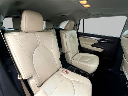 Used 2021 Toyota Highlander Limited AWD/4WD image 25