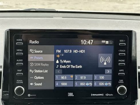 Used 2022 Toyota Corolla Cross XLE image 12