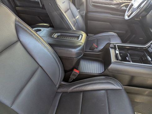 Used 2023 GMC Yukon XL Denali image 10