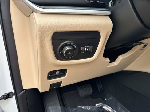 New 2026 Jeep Grand Cherokee L Limited RWD image 32