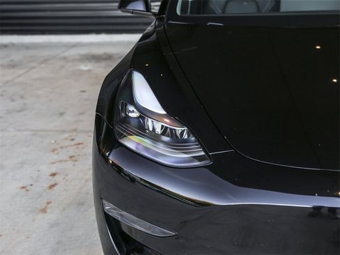 Used 2023 Tesla Model 3 Standard Range image 11