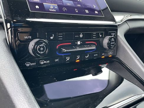 Used 2021 Jeep Grand Cherokee L Laredo w/ Luxury Tech Group I image 15