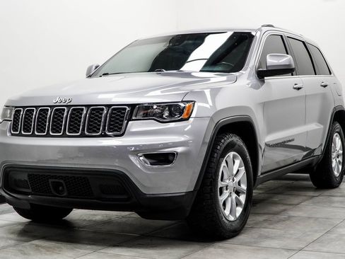 Used 2021 Jeep Grand Cherokee Laredo image 6