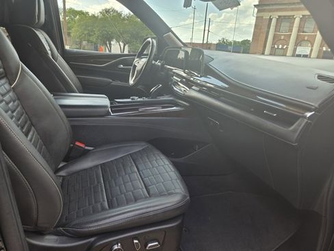 Used 2023 Cadillac Escalade Sport Platinum w/ LPO, ONYX Package image 16