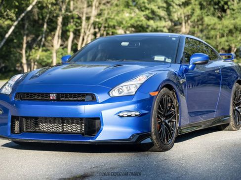Used 2024 Nissan GT-R AWD/4WD image 12