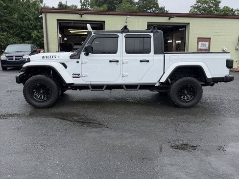 Used 2022 Jeep Gladiator Sport AWD/4WD image 6
