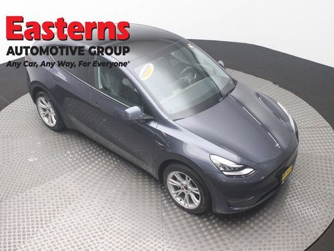 Used 2022 Tesla Model Y Long Range image 3