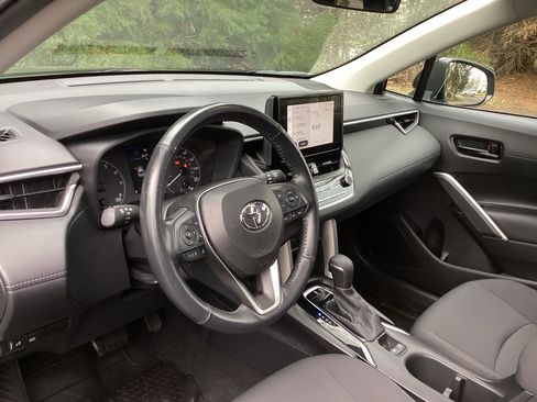 Used 2023 Toyota Corolla Cross LE w/ Moonroof Package image 10