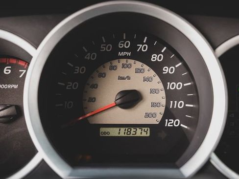 Used 2010 Toyota Tacoma 4x4 Access Cab V6 image 5