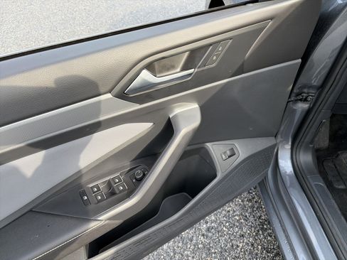 New 2025 Volkswagen Jetta SE image 9