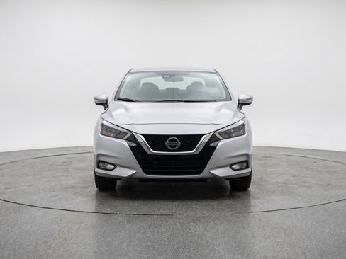 Used 2025 Nissan Versa SV image 2