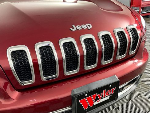 Used 2017 Jeep Cherokee Limited image 33