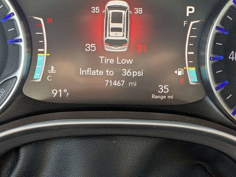 Used 2023 Chrysler Pacifica Touring-L FWD image 30