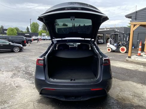 Used 2023 Tesla Model Y Long Range AWD/4WD image 26