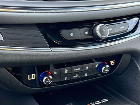 Used 2023 Buick Enclave Essence image 17