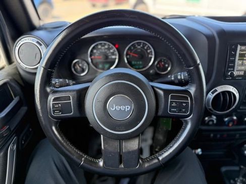 Used 2016 Jeep Wrangler Unlimited Sahara AWD/4WD image 19