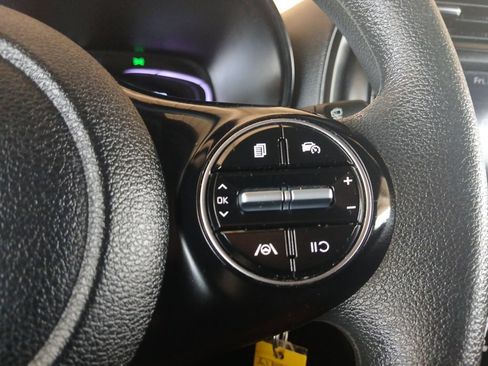 Used 2025 Kia Soul LX w/ LX Technology Package FWD image 18